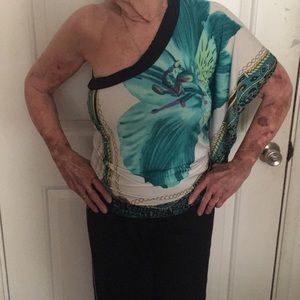 2bbebe Of the Shoulder Size Small